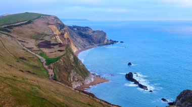 İngiliz Güney Kıyısındaki Lulworth Koyu ve Durdle Kapısı