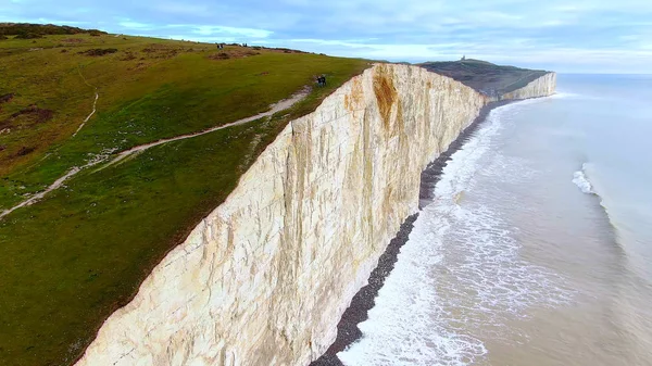 Flight over the white cliffs at the English coast — Stock Photo, Image