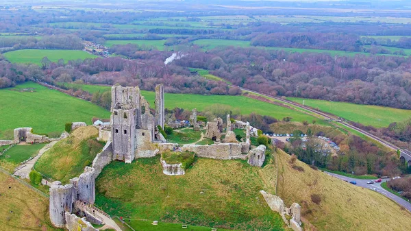 Flight around Corfe Castle in England - aerial view — Stock Photo, Image