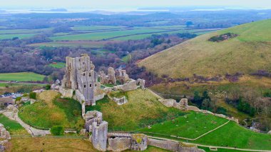 İngiltere 'deki Corfe Kalesi - hava manzaralı