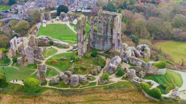 İngiltere 'deki Corfe Kalesi - hava manzaralı