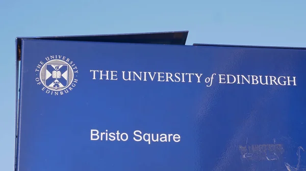 Edinburghin yliopisto - Bristo Square - EDINBURGH, SCOTLAND - tammikuu 10, 2020 — kuvapankkivalokuva
