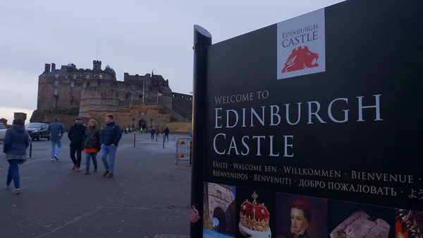 Edinburghin linna Castlehillillä Edinburghin historiallisella alueella - EDINBURGH, SCOTLAND - TAMMIKUU 10, 2020 — kuvapankkivalokuva