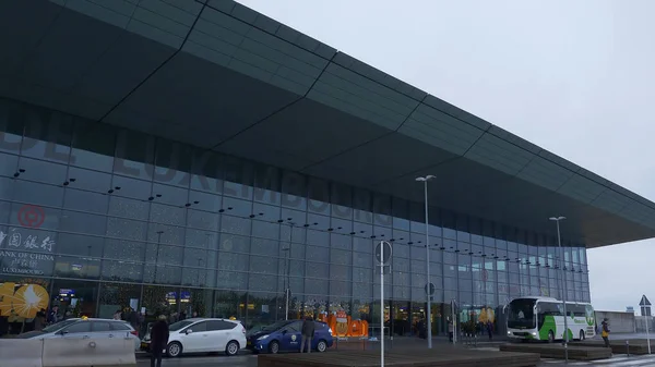 Luxemburgi repülőtér Terminálépület - Edinburgh, Skócia - 2020. január 10. — Stock Fotó