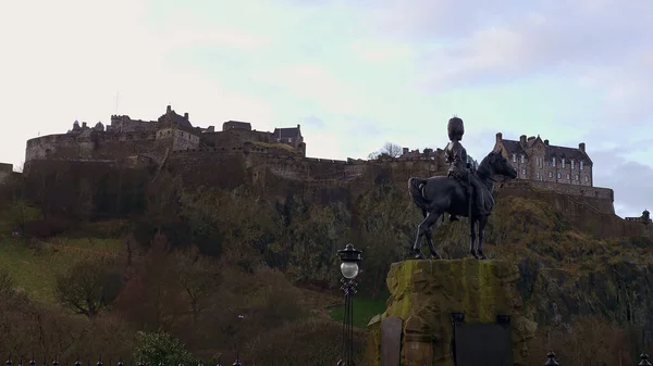 Zamek w Edynburgu na Castlehill w Szkocji - Edynburg, Szkocja - 10 stycznia 2020 — Zdjęcie stockowe