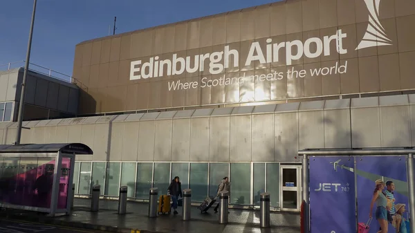 Az edinburghi repülőtér fő terminálja - Edinburgh, Skócia - 2020. január 10. — Stock Fotó
