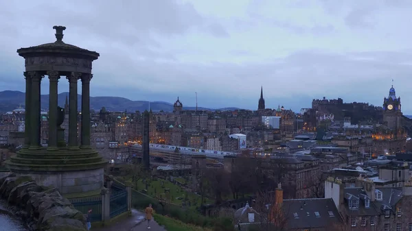 Luftaufnahme über Edinburgh vom Calton Hill — Stockfoto