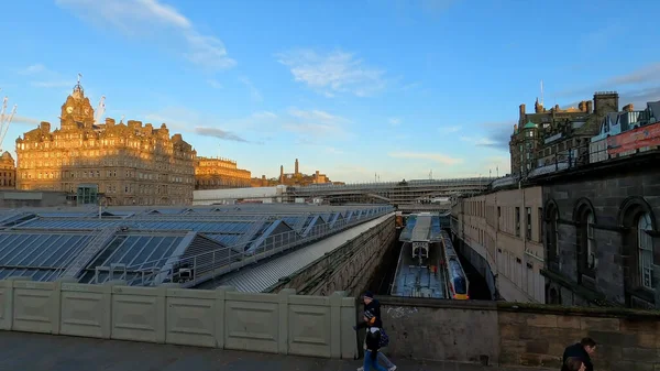 Estação Waverly em Edimburgo - EDINBURGH, REINO UNIDO - JANEIRO 11, 2020 — Fotografia de Stock