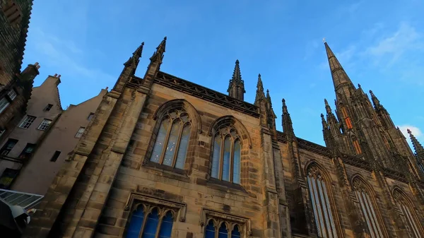 Cidades de Edimburgo a capital da Escócia - EDINBURGH, REINO UNIDO - JANEIRO 11, 2020 — Fotografia de Stock