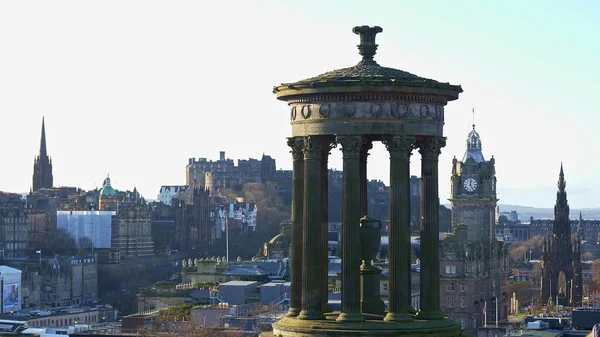 Panoramautsikt over Edinburgh fra Calton Hill - EDINBURGH, SCOTLAND - JANUARY 10, 2020 – stockfoto
