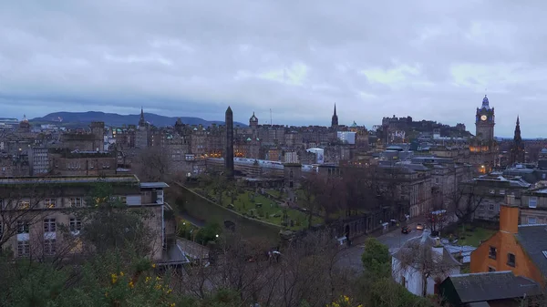 Cityscapes of Edinburgh Scotland - EDINBURGH, SCOTLAND - JANUARY 10, 2020 — Stok fotoğraf