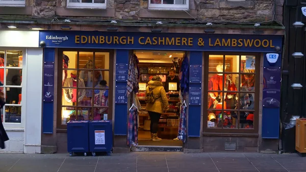 Edinburgh Laden für Kaschmir und Lammwolle in Edinburgh - Edinburgh, Schottland - 10. Januar 2020 — Stockfoto