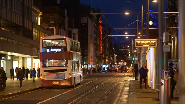 Beautiful Princes Street a Edimburgo di notte - EDINBURGH, SCOTLAND - 10 GENNAIO 2020 — Foto Stock