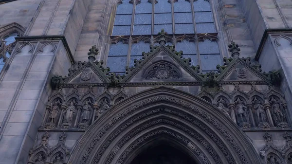 Fasaden av St Giles Cathedral i Edinburgh - Edinburgh, Skottland - 10 januari 2020 — Stockfoto