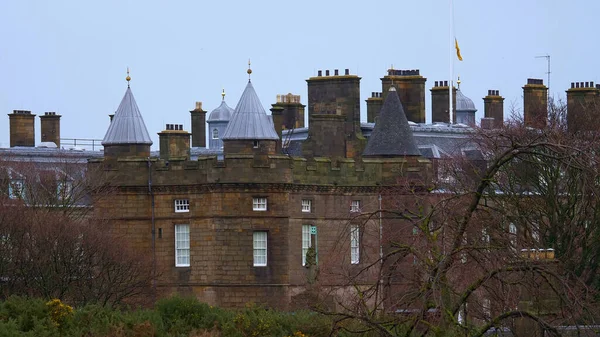 Палац Холіруд в Единбурзі - Единбурзі, Шотландія - 10 січня 2020 року — стокове фото