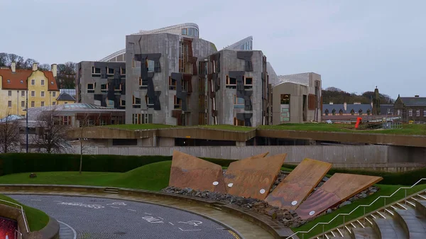 Skotlannin parlamenttirakennus Edinburghissa - EDINBURGH, SCOTLAND - tammikuu 10, 2020 — kuvapankkivalokuva
