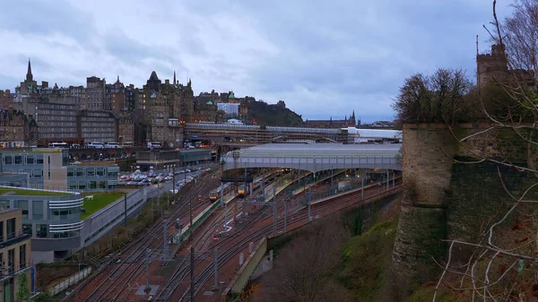 Luftaufnahme der Waverly Station in Edinburgh - Edinburgh, Schottland - 10. Januar 2020 — Stockfoto