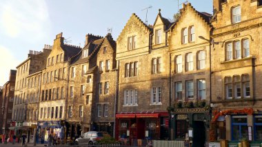 Edinburgh 'daki güzel Grassmarket - Edinburgh, İskoçya - 10 Ocak 2020