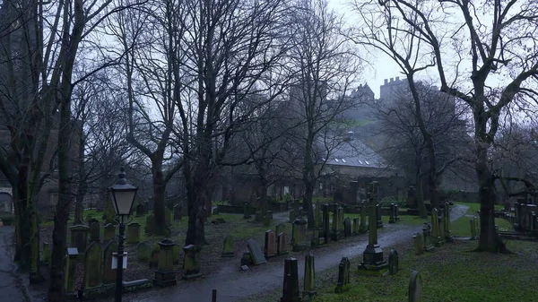 爱丁堡圣卡特教堂的坟场-苏格兰爱丁堡- 2020年1月10日 — 图库照片