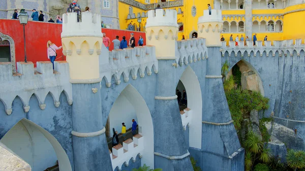 Úžasný palác Pena v Portugalsku - Město Lisabon - Sintra. Portugalsko - 15. října 2019 — Stock fotografie