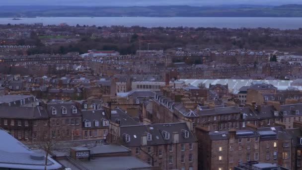 Luftaufnahme über Edinburgh und Leith — Stockvideo