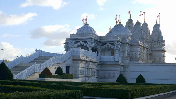 Amazing Neasden Temple called BAPS Shri Swaminarayan Mandir in London - LONDON, ENGLAND - DECEMBER 10, 2019 — Stock Photo, Image
