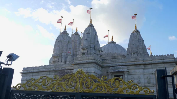 Neasden Temple called BAPS Shri Swaminarayan Mandir in London - LONDON, ENGLAND - DECEMBER 10, 2019 — Stock Photo, Image