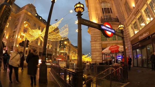 Christmas in London - LONDON, ENGLAND - DECEMBER 10, 2019 — 图库照片