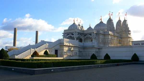 Impressive Indian Temple called BAPS Shri Swaminarayan Mandir in London - LONDON, ENGLAND - DECEMBER 10, 2019 — Stock Photo, Image