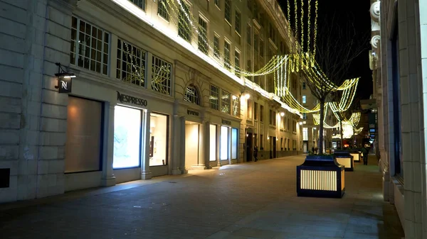 Beautiful Soho district in London at Christmastime - LONDON, ENGLAND - DECEMBER 11, 2019 — Stock Photo, Image