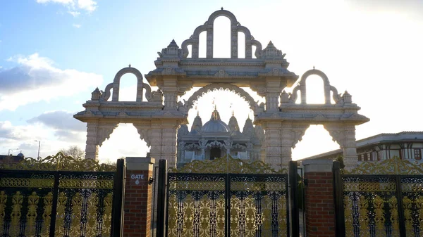 Entrance of Neasden Temple called BAPS Shri Swaminarayan Mandir in London - LONDON, ENGLAND - DECEMBER 10, 2019 — Stock Photo, Image