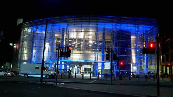 London Blackfriars Station 's nachts - Londen, Engeland - 11 december 2019 — Stockfoto