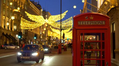 Londra 'da Noel zamanı sokak manzarası - Londra, Birleşik Krallık - 10 Aralık 2019