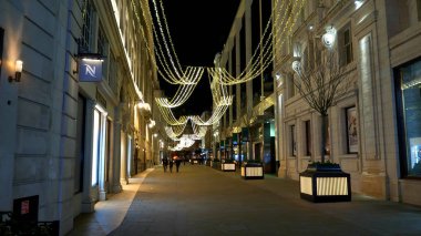 Londra 'nın güzel Soho bölgesi Noel zamanı - Londra, İngiltere - 11 Aralık 2019