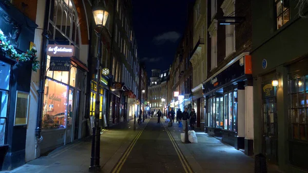 Small lane at londons west end - LONDON, ENGLAND - DECEMBER 11, 2019 — Stock Photo, Image