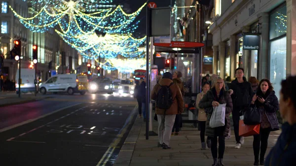Christmas Shopping at Regent street in London - LONDON, ENGLAND - DECEMBER 11, 2019 — Zdjęcie stockowe