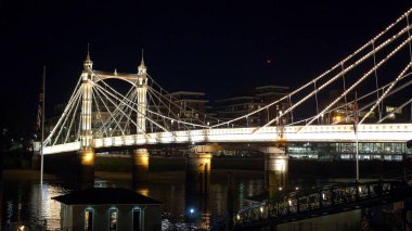 Londra 'daki harika köprü. Ünlü Albert Köprüsü.