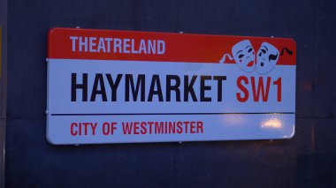 Londra 'da Haymarket sokak tabelası - Londra, İngiltere - 10 Aralık 2019