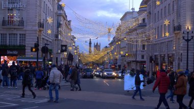 Londra Piccadilly Noel zamanı - Londra, İngiltere - 10 Aralık 2019