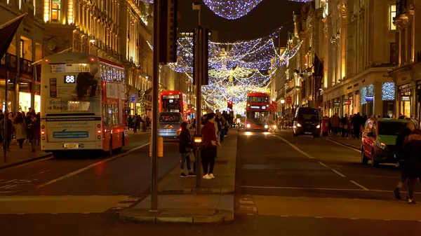 Amazing Christmas decoration in the streets of London - LONDON, ENGLAND - DECEMBER 11, 2019 — 图库照片