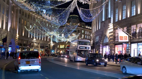 Street view London by night - Λονδίνο, Αγγλία - 10 Δεκεμβρίου 2019 — Φωτογραφία Αρχείου