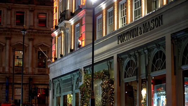 Fortnum and Mason store at Piccadilly London - LONDON, ENGLAND - DECEMBER 11, 2019 — Stockfoto
