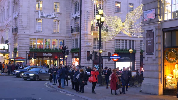 Beautiful London at Christmas time - LONDON, ENGLAND - 10 ДЕКАБРЯ 2019 — стоковое фото