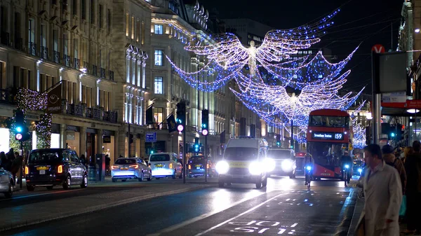 Amazing Christmas decoration in the streets of London - LONDON, ENGLAND - DECEMBER 11, 2019 — Zdjęcie stockowe