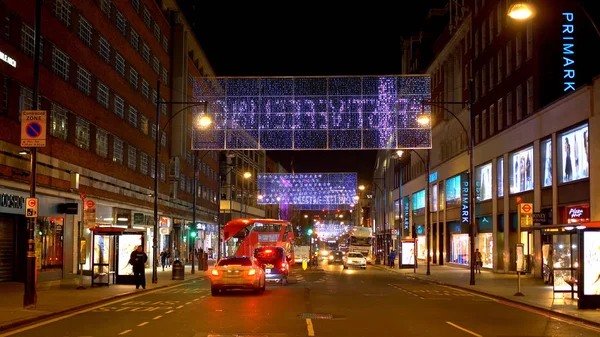 Oxford Street Londen met Kerstmis - Londen, Engeland - 10 december 2019 — Stockfoto