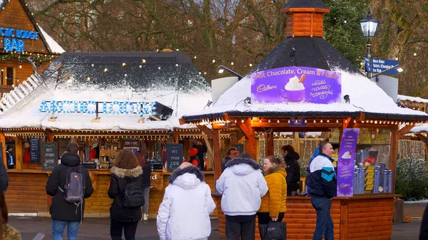 Winter wonderland Kerstmarkt in London Hyde Park - Londen, Engeland - 11 december 2019 — Stockfoto