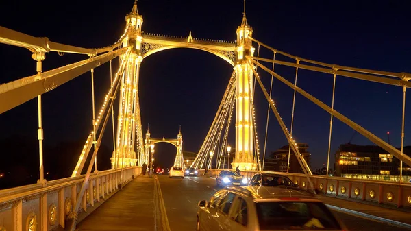 Street Traffic Albert Bridge London London Ηνωμένο Βασίλειο Δεκεμβρίου 2019 — Φωτογραφία Αρχείου