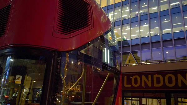 Typowy Czerwony Autobus Londynie Londyn Wielka Brytania Grudnia 2019 — Zdjęcie stockowe