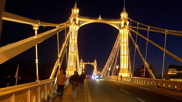 Ruch Albert Bridge London Londyn Wielka Brytania Grudnia 2019 — Zdjęcie stockowe