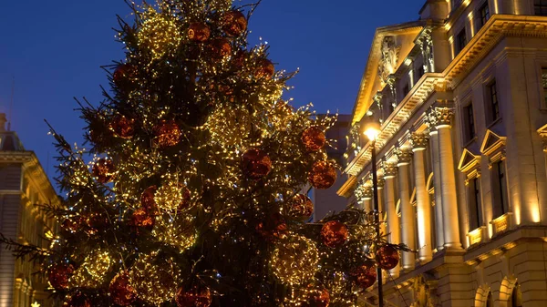 Famous Christmas tree at London Waterloo Place — Stock Photo, Image